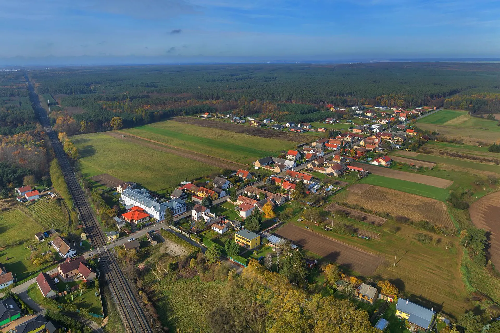 Letecký pohled na Otradovice u Skorkova